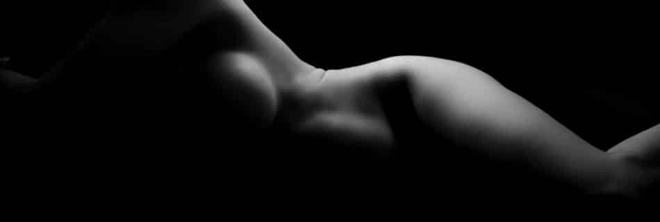 Faceless boudoir image designed for privacy and elegance — a sensual portrait of embodied confidence.